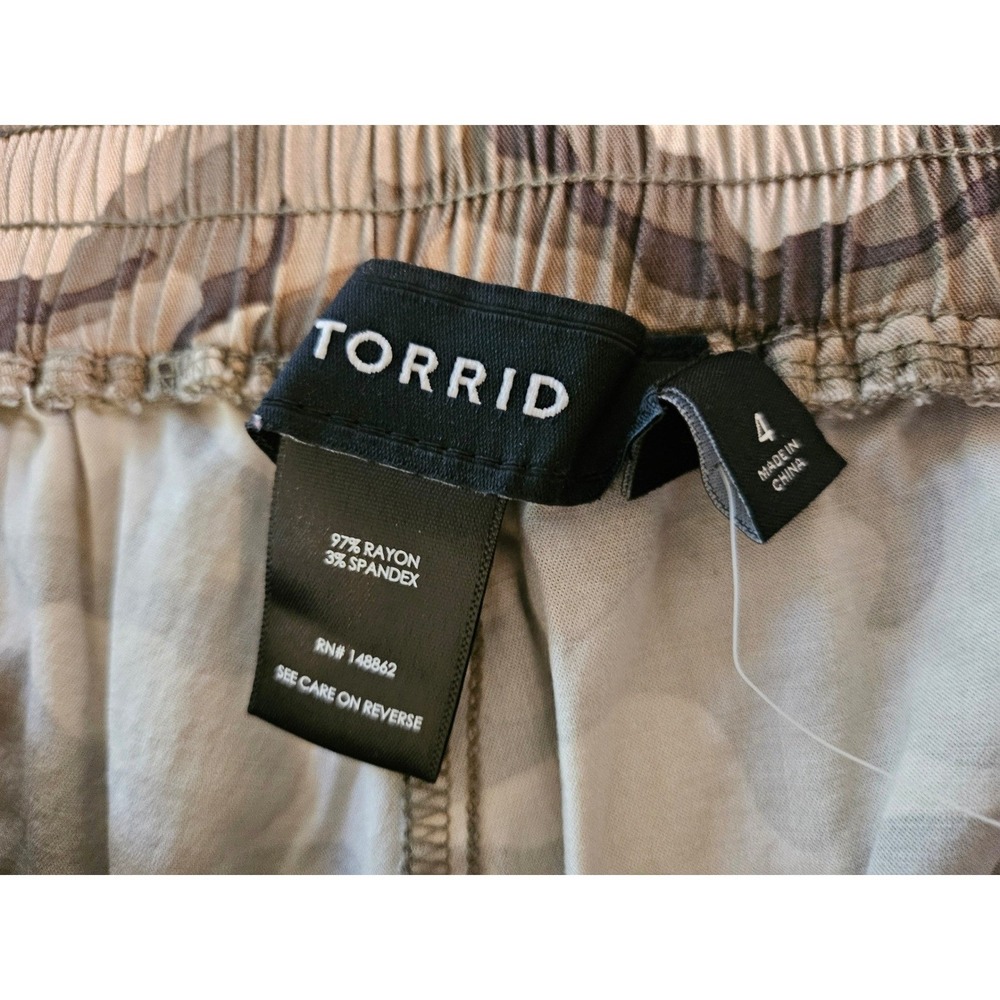 Torrid Cargo Jogger Pants Womens 4 Green Camo Elastic Waist Cropped Ribbed Cuff - Picture 4 of 10